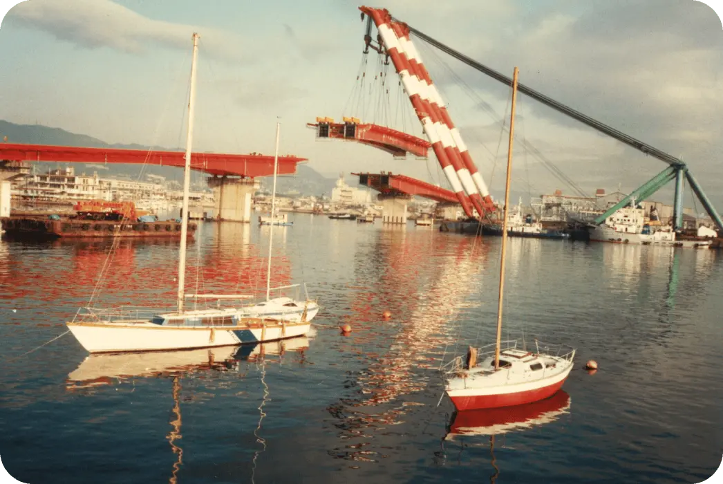 1982年西宮港中央に架橋